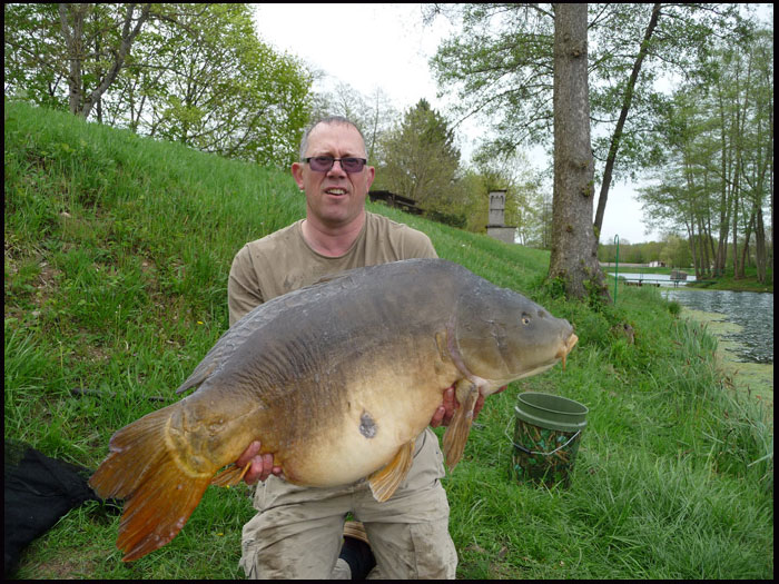 Andrew with a 50lb 70z carp from Etang de Pierre